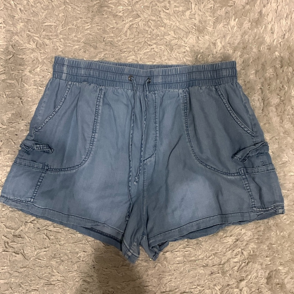 She & Sky Size L, Comfy Stretchy Shorts. Lightweight With Pockets.